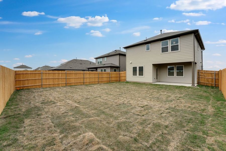 Exterior details and patio area of a home in Longview, Del Valle (Image 13).