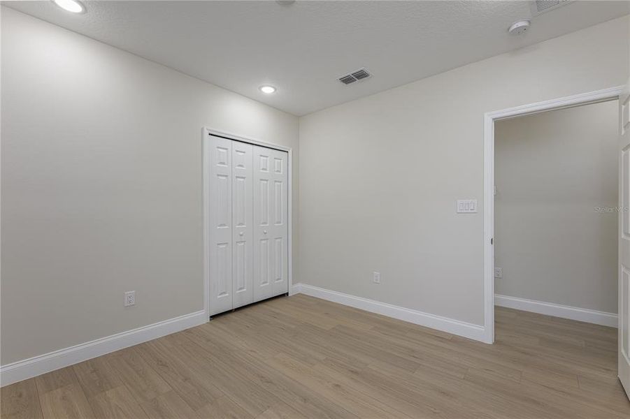 Spacious, unfurnished interior of a new home in , Deland (Image 25).