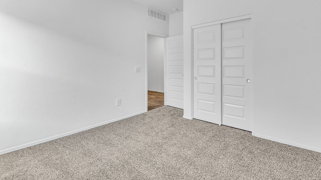 Spacious, unfurnished interior of a new home in Barnett Village, Marana (Image 32).