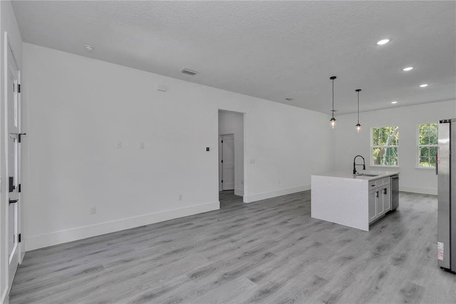 Spacious, unfurnished interior of a new home in , Dunnellon (Image 15).