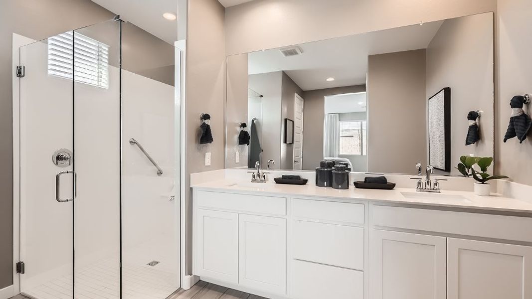 Crest owner suite bathroom