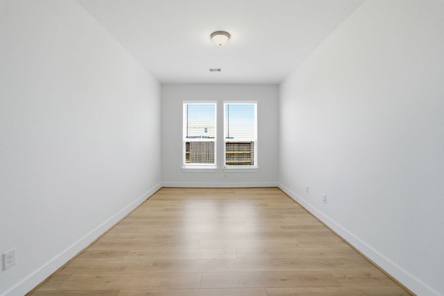 Spacious, unfurnished interior of a new home in River Ranch Meadows, Dayton (Image 26).