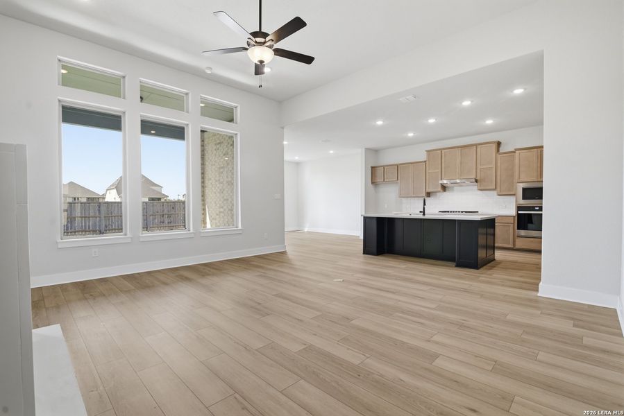 Spacious, unfurnished interior of a new home in Legacy at Lake Dunlap, New Braunfels (Image 18).