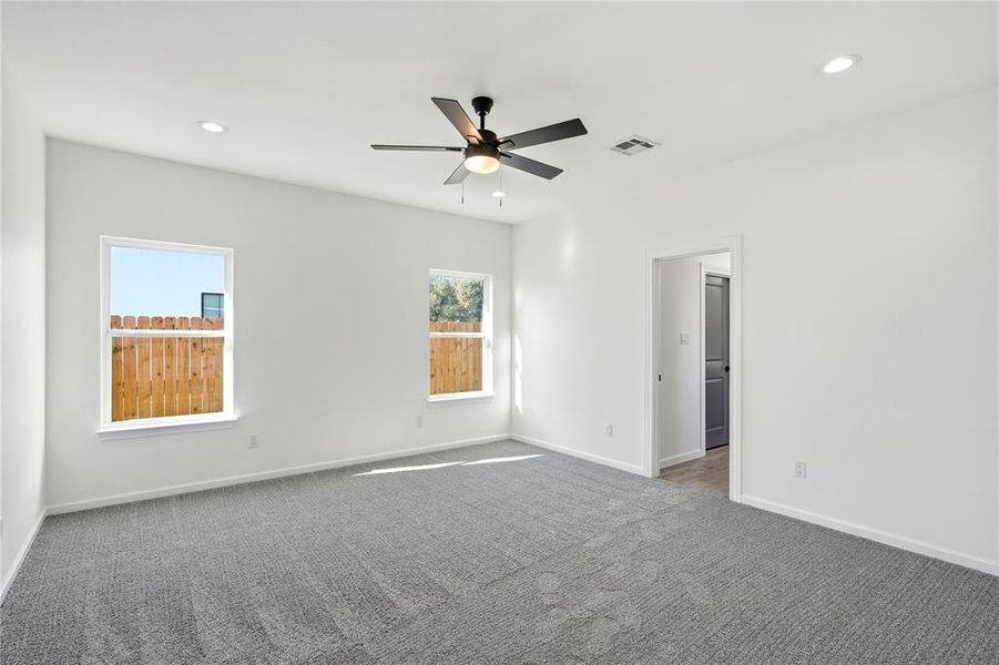 Spacious, unfurnished interior of a new home in , Bremond (Image 18).