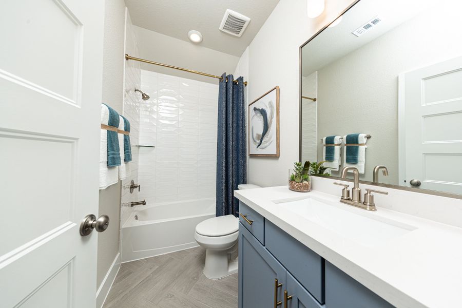 Representative furnished interior of a home built from the Olympic by Beazer Homes in Sunrise Cove, Texas City (Image 9).