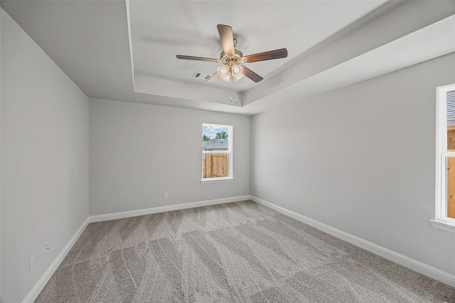 Spacious, unfurnished interior of a new home in Grand Oaks Reserve, Cleveland (Image 19).