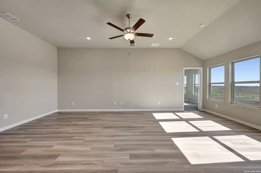 Spacious, unfurnished interior of a new home in Paloma Park, Converse (Image 19).