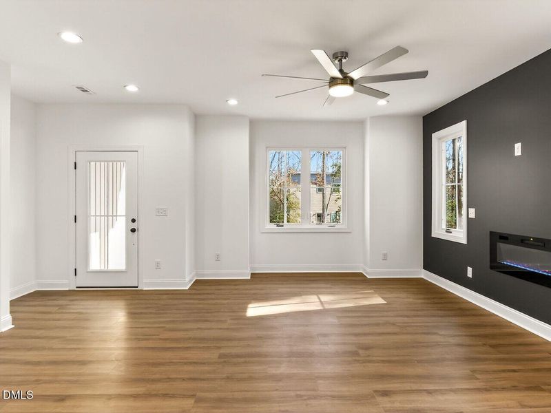 005-1280x960-family-room