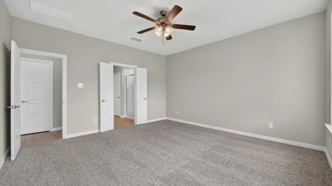 Spacious, unfurnished interior of a new home in Bluestem, Rhome (Image 25).