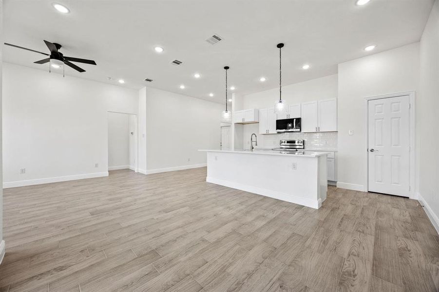 Spacious, unfurnished interior of a new home in , West Tawakoni (Image 15). Spacious, unfurnished interior of a new home in , West Tawakoni (Image 15).