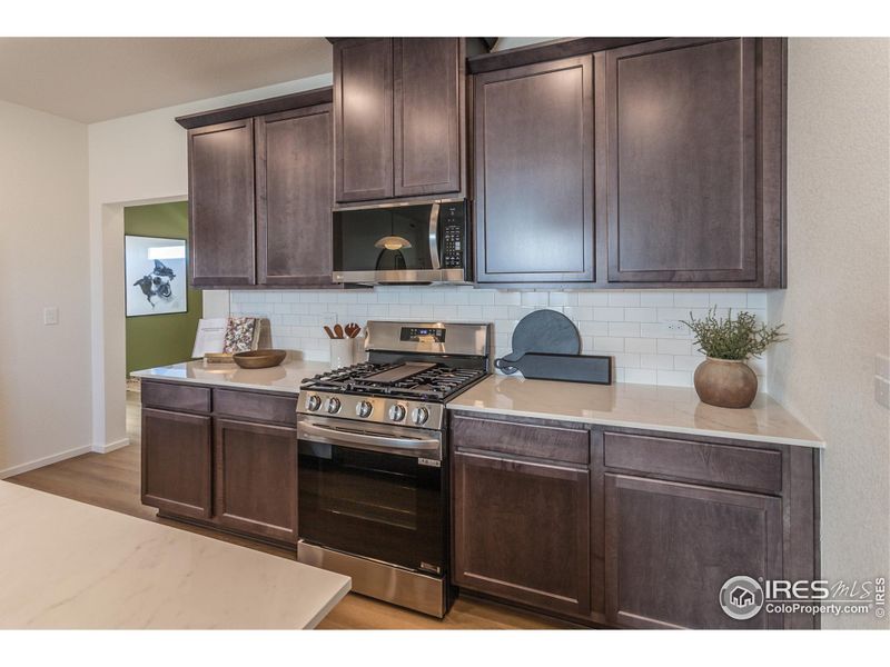 EXAMPLE PHOTO: KITCHEN W/ S.S. APPLIANCES