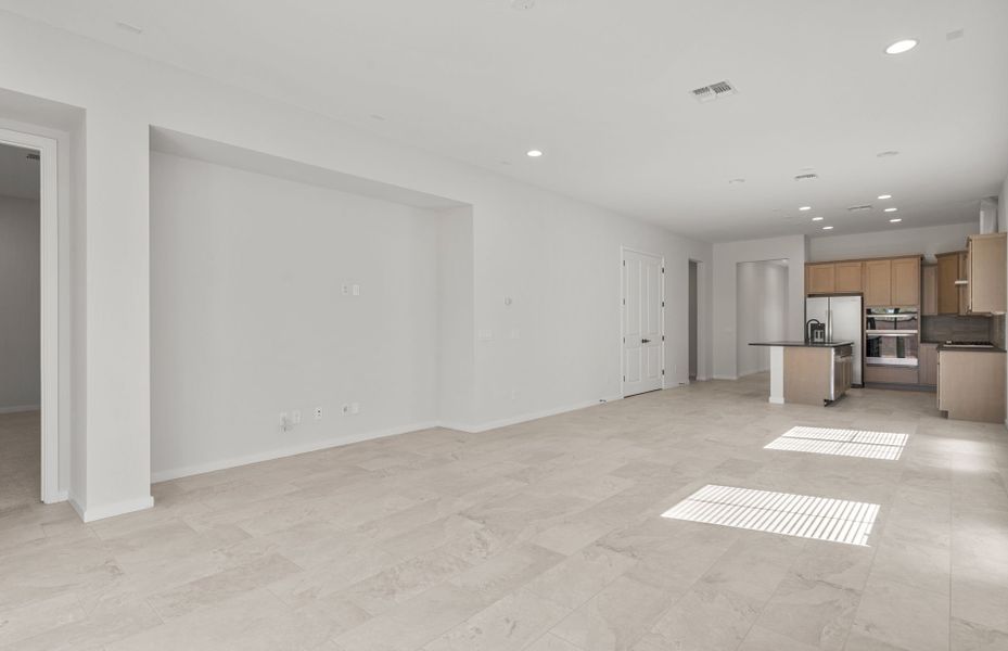 Spacious, unfurnished interior of a new home in Regent Hills - Meadow Series, Buckeye (Image 19).