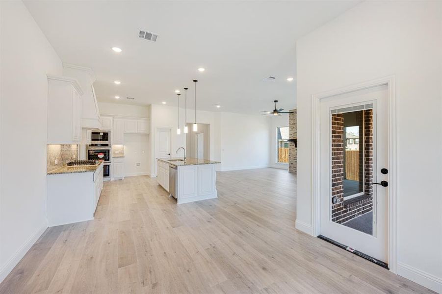 Spacious, unfurnished interior of a new home in Maplewood, Glenn Heights (Image 19).
