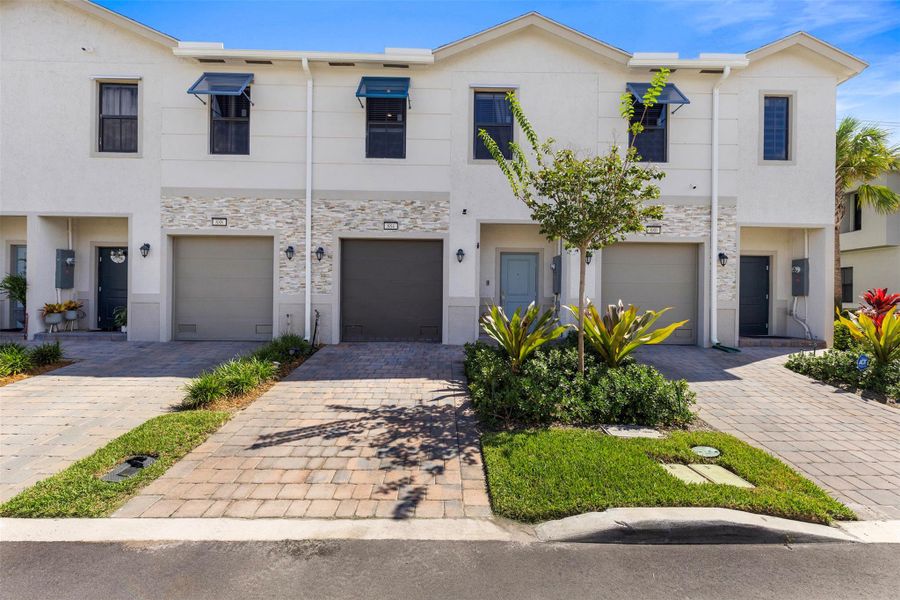 Exterior details and patio area of a home in , Pompano Beach (Image 18).