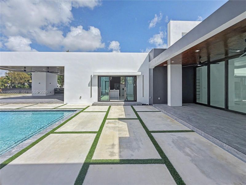 Exterior details and patio area of a home in , Miami (Image 36).