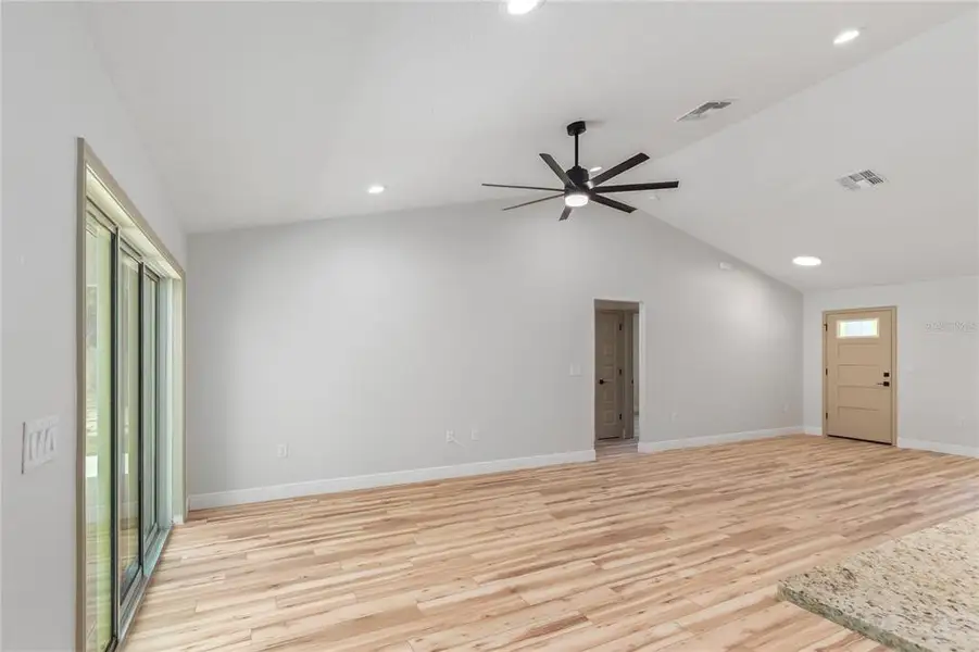 Spacious, unfurnished interior of a new home in , Ocala (Image 35).