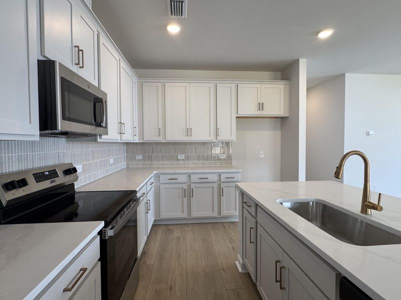 Furnished interior view inside a new home in , Ravenel (Image 4).