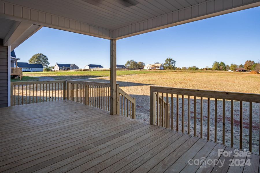 Covered Rear Deck/Porch