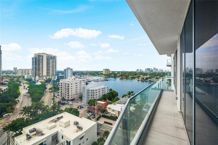 Condo located in Fort Lauderdale, FL showcasing its design and architecture (Image 27).