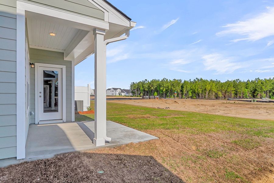 Exterior details and patio area of a home in Tea Farm, Ravenel (Image 15).