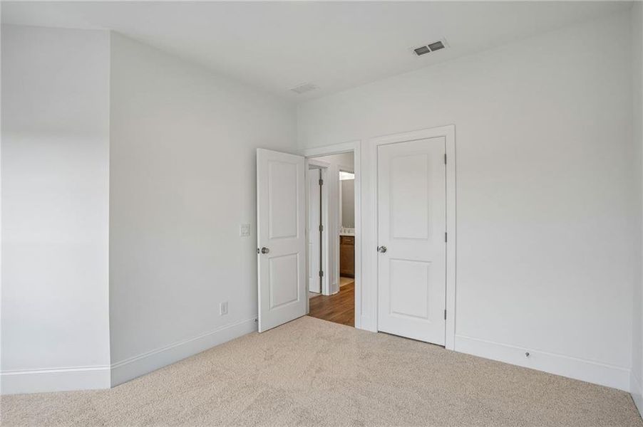 Spacious, unfurnished interior of a new home in Waterhaven, Cumming (Image 30).