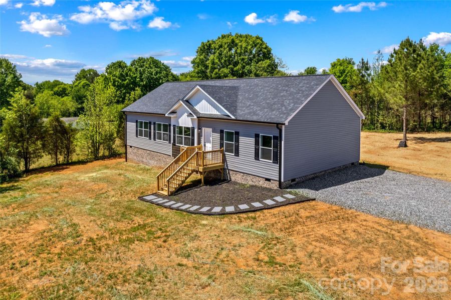 Exterior details and patio area of a home in , Catawba (Image 26).