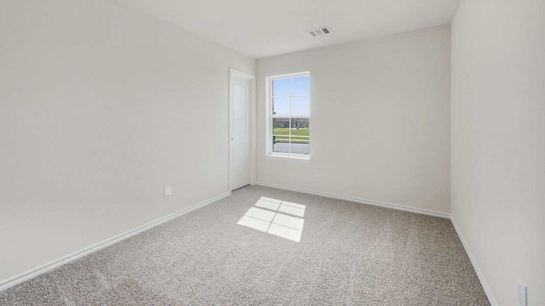 Spacious, unfurnished interior of a new home in Saddlebrook, Waxahachie (Image 14).