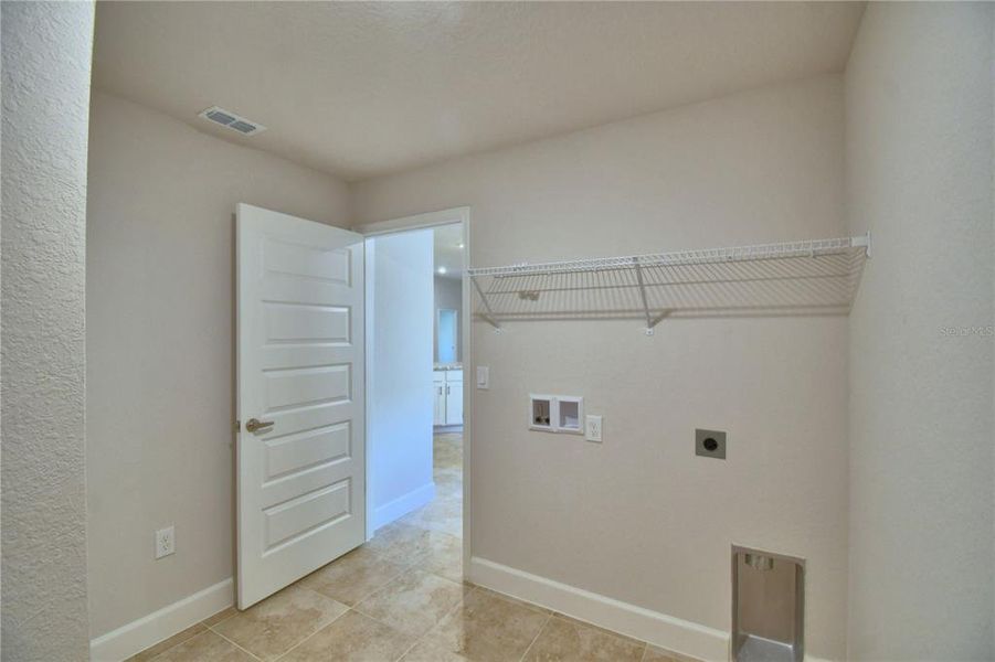 Spacious, unfurnished interior of a new home in Cadence Crossing, Auburndale (Image 27).