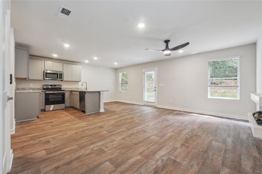 Spacious, unfurnished interior of a new home in Stonewall Station, Atlanta (Image 11).