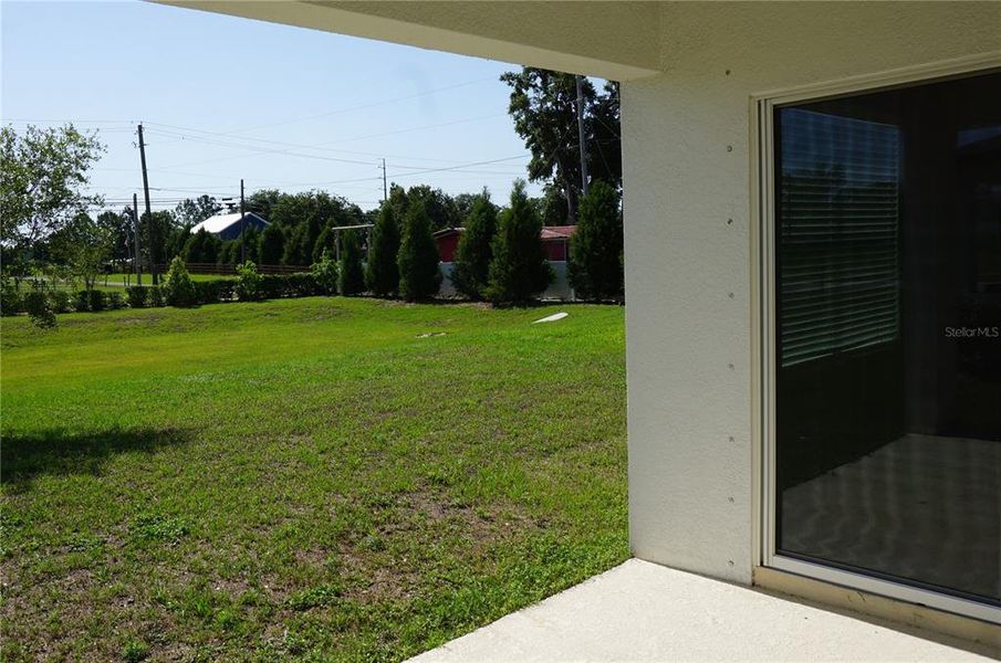 Exterior details and patio area of a home in Summers Cay, Thonotosassa (Image 3).