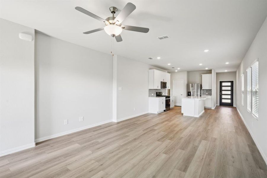 Photo is not of the actual home, but is an inspirational photo of builder’s model home and may depict options, furnishings, and/or decorator features that are not included. Photo is not of the actual home, but is an inspirational photo of builder’s model home and may depict options, furnishings, and/or decorator features that are not included.