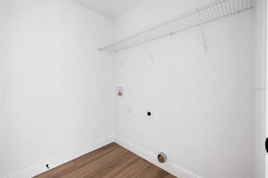 Spacious, unfurnished interior of a new home in , Dunnellon (Image 8).