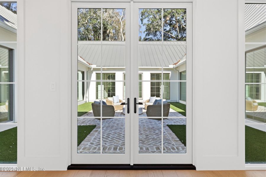Exterior details and patio area of a home in , Ponte Vedra (Image 3).