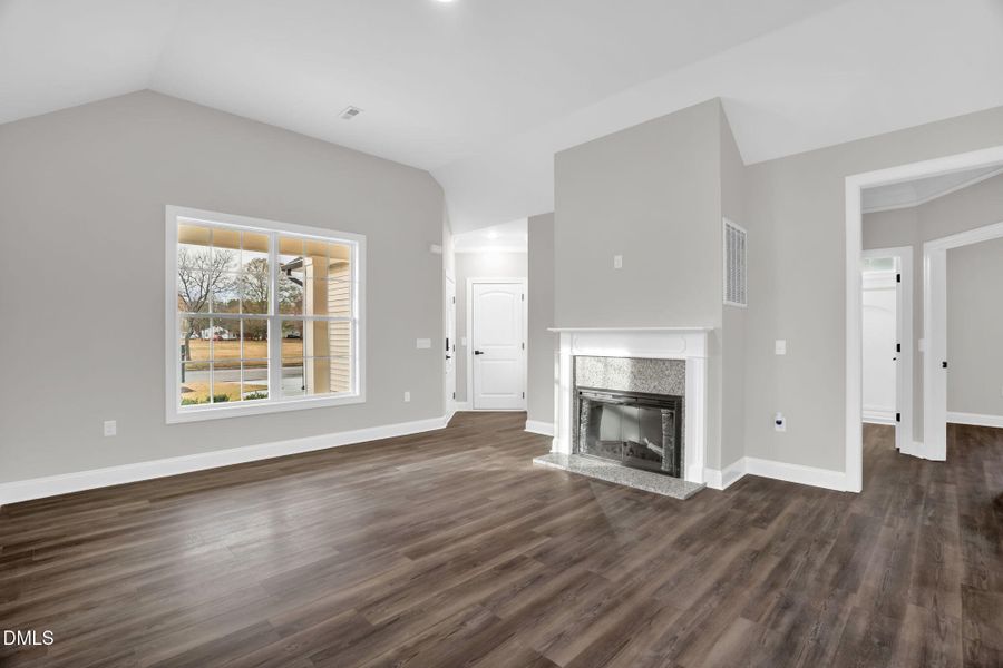 7-web-or-mls-701 East St-7 7-web-or-mls-701 East St-7