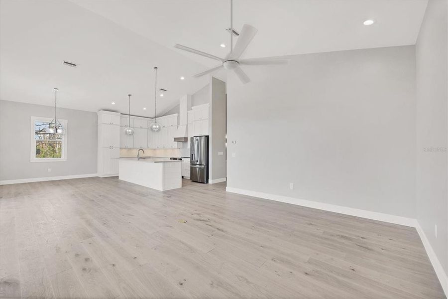 Spacious, unfurnished interior of a new home in , Englewood (Image 39).