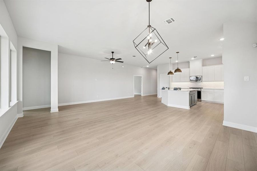 Spacious, unfurnished interior of a new home in Creekshaw – Classic, Royse City (Image 21). Spacious, unfurnished interior of a new home in Creekshaw – Classic, Royse City (Image 21).