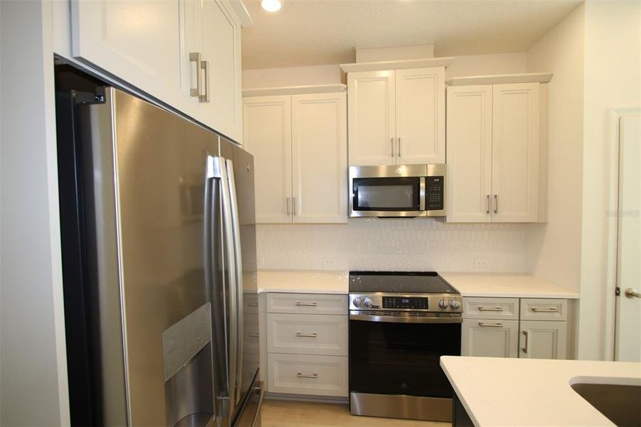 Furnished interior view inside a new home in , Orlando (Image 9).