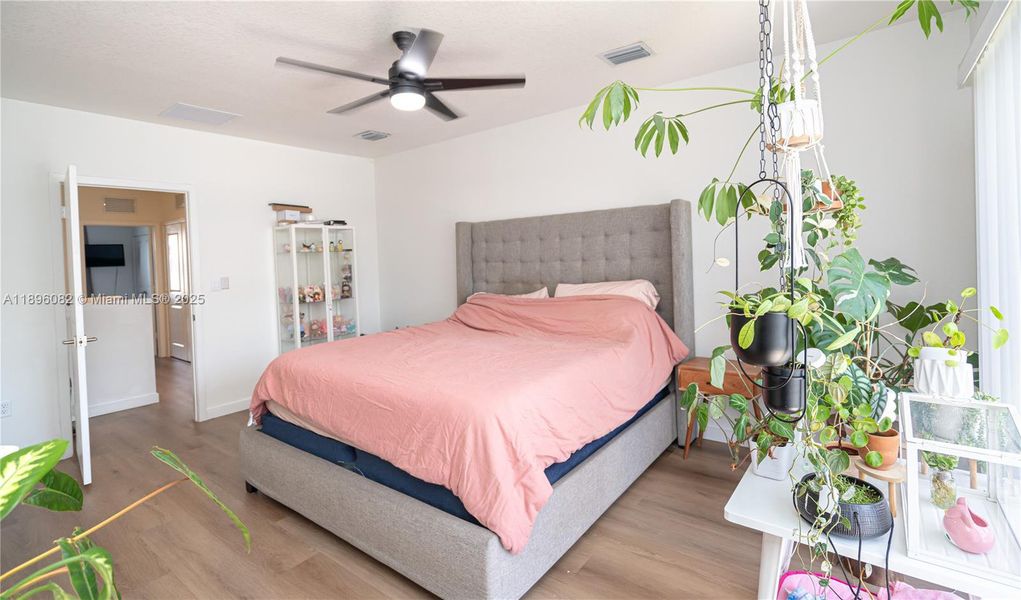 Furnished interior view inside a new home in , Homestead (Image 36).