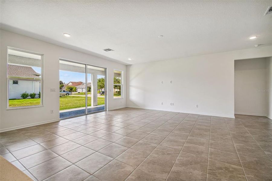 Spacious, unfurnished interior of a new home in Cascades at Southern Hills, Brooksville (Image 11).