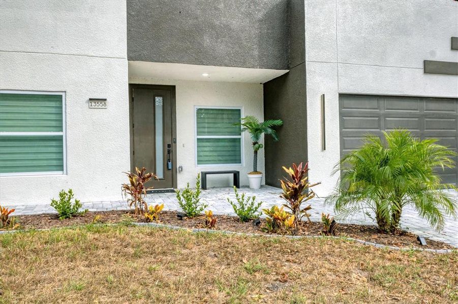 Exterior details and patio area of a home in , Port Charlotte (Image 25).