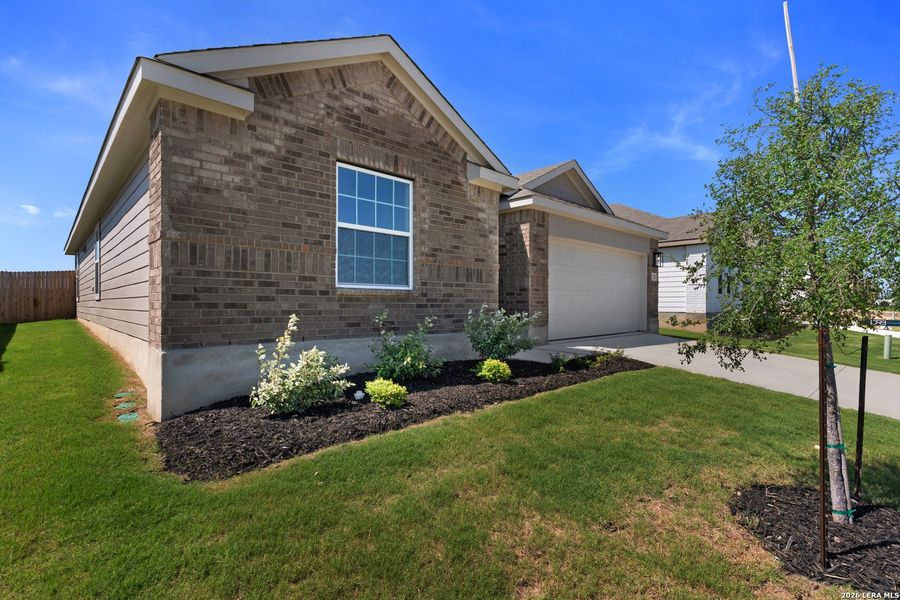 Exterior details and patio area of a home in Westridge, San Antonio (Image 18).