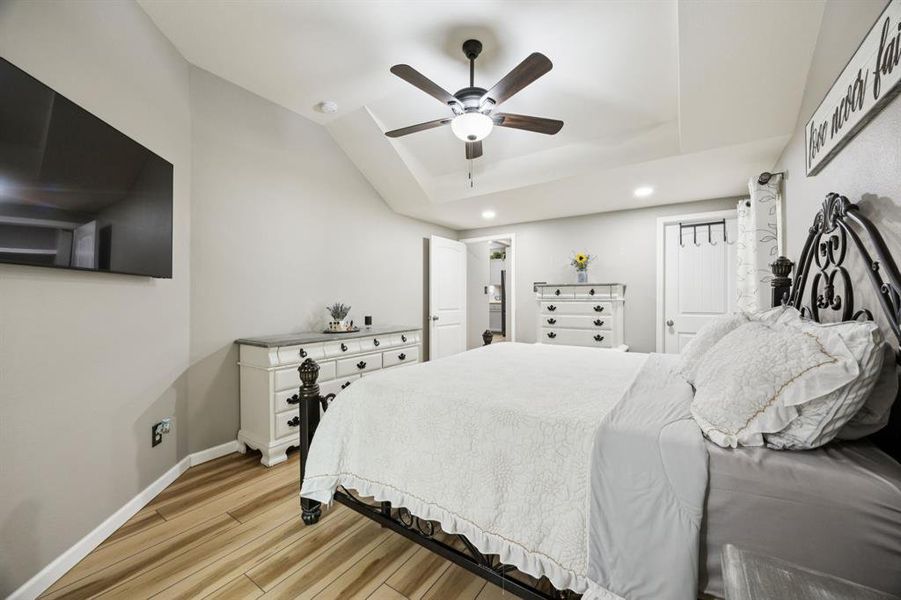 Furnished interior view inside a new home in , Weatherford (Image 7).