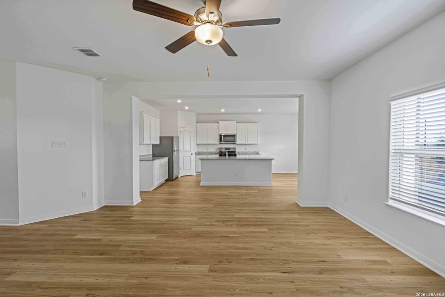 Spacious, unfurnished interior of a new home in , San Antonio (Image 19).