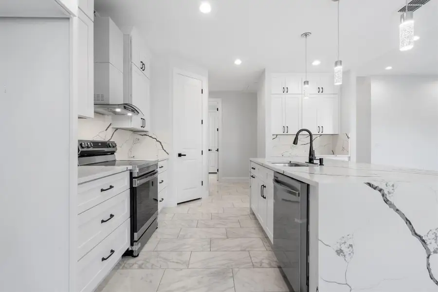 Furnished interior view inside a new home in , Lago Vista (Image 5).