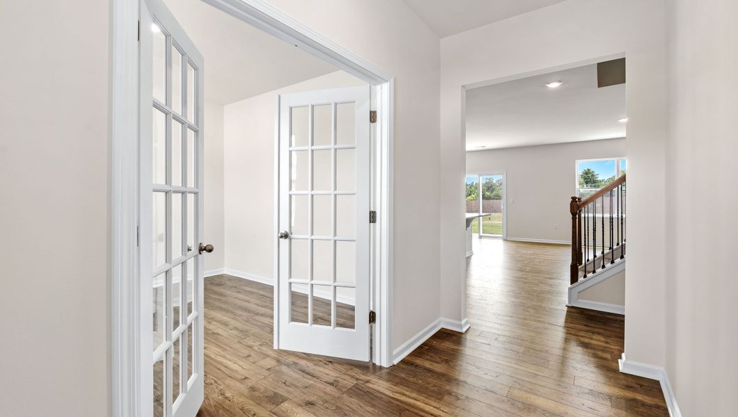 Spacious, unfurnished interior of a new home in Benjamin's Grove, Woodruff (Image 16).