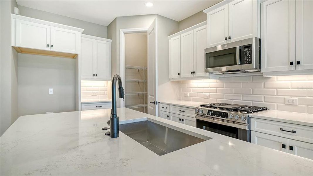 Furnished interior view inside a new home in Vicenza, Venice (Image 7).