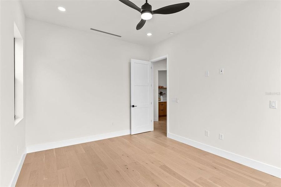 Spacious, unfurnished interior of a new home in , Tampa (Image 23).