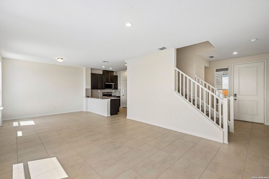 Spacious, unfurnished interior of a new home in Woodside Farms, Seguin (Image 14).