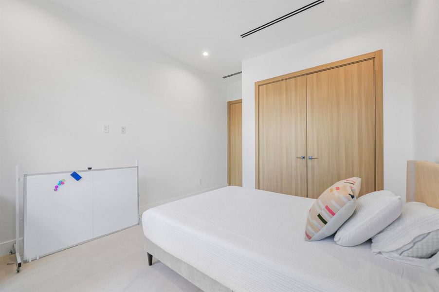 Furnished interior view inside a new home in , Fort Lauderdale (Image 65).