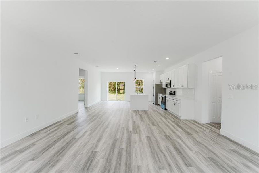 Spacious, unfurnished interior of a new home in , Ocala (Image 25).